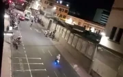 Las carreras clandestinas de motocicletas reaparecieron en el Centro Histórico de Quito, donde moradores exigen controles permanentes y sanciones para los responsables.