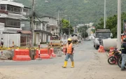 rabajos. Las labores ya se realizan en zonas cercanas a la calle Linderos, en Miraflores. Los trabajos vienen desde la calle Quisquís, al norte de Guayaquil.