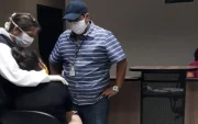 Agentes de Fiscalía y de la Policía suelen ejecutar operativos para rescatar a las víctimas de trata de personas en Ecuador.