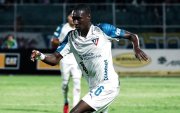 Josué Caicedo destaca como lateral izquierdo.