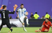 El jugador argentino Lionel Messi (C) en al partido ante Suiza de cuartos de final en Kansas City.
