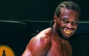 Mayton Perea durante los instantes previos a uno de sus combates como peleador profesional de artes marciales mixtas.