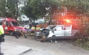 La camioneta se impactó contra un árbol en las avenidas El Inca y Miguel Arévalo, en el norte de Quito.