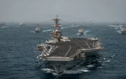 Buques de guerra de la Armada de EE.UU. desplegados en Medio Oriente, tras anunciar que reimpusieron este martes el bloqueo naval a Irán en el estrecho de Ormuz.