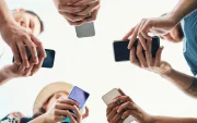 Usuarios en TikTok interactúan en medio de la controversia que generó el reto viral