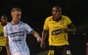Damián Díaz (i), jugador de Guayaquil City, volverá a enfrentar a Barcelona SC.