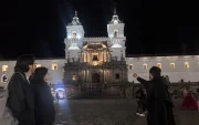 El recorrido nocturno permite descubrir una de las joyas patrimoniales de Quito desde una perspectiva diferente, entre historia, leyendas y teatro.