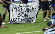 La Selección de Argentina expuso un cartel con la frase "Las Malvinas son argentinas", tras derrotar a Inglaterra en el Mundial de la FIFA 2026.