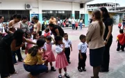 Educadores y padres debemos asumir nuestra responsabilidad cuando se develan cada día casos de falta de ética y moral pública y privada.