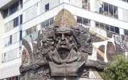 El mural Rumiñahui, del maestro Theo Constante, se impone en el antiguo edificio del Museo Antropológico del Banco Central, en avenida 9 de Octubre y Antepara.