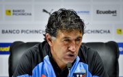 Patricio Hurtado dirigirá a Liga hoy ante Leones, tras la salida de Tiago Nunes de la dirección técnica.