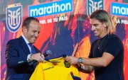 Sebastián Beccace (d), junto al presidente Francisco Egas en un de las últimas fotos en las que posaron como jefe y colaborador.