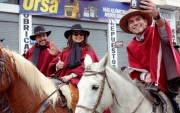 Harold Burbano, candidato de ADN en Pichincha, junto a la ministra de Gobierno, Nataly Morillo.