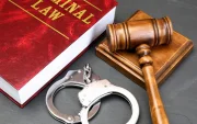 El combate al crimen debe respetar garantías legales para evitar abusos y errores judiciales.