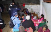Personas resguardándose tras un sismo en la provincia de Chupaca, en la región de Junín.