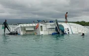 Las Fuerzas Armadas brindaron atención inmediata a una embarcación que encalló en el sector Las Tintoreras, en Galápagos.