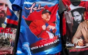 Camisetas con la imagen de Daniel Ortega se vendieron en las calles de Managua, en julio del 2026, durante la celebración de los 47 años de la revolución sandinista.