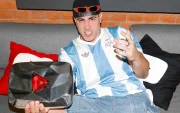Alejo Igoa se convierte en el primer creador latino en obtener el Botón Diamante Rojo de YouTube