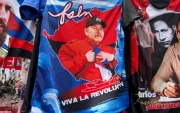 Fotografía que muestra una camiseta con la imagen estampada del presidente de Nicaragua, Daniel Ortega.