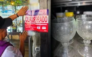 Un funcionario de Arcsa colocó el sello de clausura al restaurante en Urdesa.