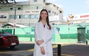 Mónica Gilbert lideró el equipo que realizó el primer trasplante de corazón en Guayaquil y continúa impulsando el desarrollo de la cirugía cardiovascular en Ecuador.