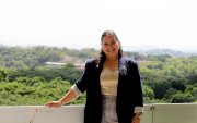 Cecilia Paredes, la primera mujer en dirigir la ESPOL, impulsa educación, equidad y nuevas oportunidades para Guayaquil.