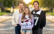 Karol Sevilla, Ruggero Pasquarelli y Michael Ronda durante el rodaje de la nueva temporada de Soy Luna, que se estrena en Disney+ el 24 de julio de 2026.