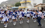 La ciudadanía disfrutó de la participación de las bastoneras del colegio 28 de Mayo.