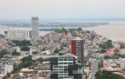 En los alrededores del cerro Santa Ana, donde se estableció definitivamente Guayaquil, se han desarrollado proyectos inmobiliarios en los últimos años.