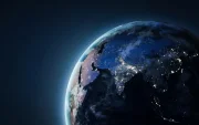 La Tierra mantiene una rotación constante, aunque los científicos han detectado pequeñas variaciones en la velocidad de giro del planeta.