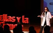 Diez investigadoras de distintas universidades presentaron sus estudios mediante monólogos que combinaron humor, creatividad y evidencia científica.