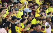 Hinchas de Barcelona durante el partido ante Liga de Quito.