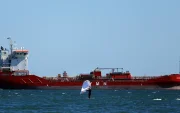 Imagen de archivo de un petrolero en Fos-sur-Mer, en el sur de Francia.