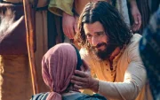 El actor Jonathan Roumie encarna a Jesús en la serie