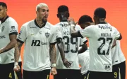 Los jugadores del Atlético Mineiro celebran uno de los goles contra Palmeiras.