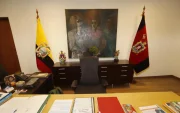 En el despacho del alcalde Pabel Muñoz, que busca la reelección, aunque su organización, la RC5, requiere un vehículo electoral.