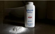 Las demandas alegan que el talco para bebé de J&J contenía restos de asbestos, un mineral considerado causante de cáncer.