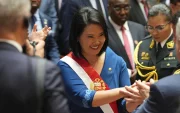 La presidenta de Perú, Keiko Fujimori, sale del Congreso tras posesionarse como presidenta de Perú para el quinquenio 2026-2031 este martes, en Lima (Perú).