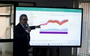 Antonio Goncálvez, entonces ministro de Energía, en una rueda de prensa.