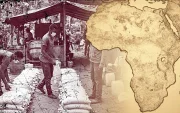 Trabajadores manipulan cargamentos en África, en medio de reportes sobre la adopción del modelo mexicano para producir metanfetamina