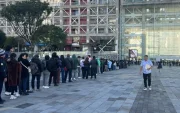 La ciudadanía denunció en redes sociales sobre las largas filas para emitir licencias en Quito.