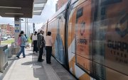 En cada estación del tranvía existen las maquinas para la recarga de las tarjetas y para la validación del pasaje.