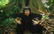 Grecia Albán estudio violonchelo en el Conservatorio Nacional de Música. Es licenciada en Música Contemporánea y Canto por la Universidad San Francisco de Quito.