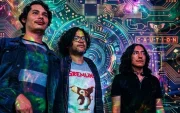 Bate Negro está formado por Alejandro Rodas (bajo y sintetizadores), Rafael Villavicencio (voz líder, sintetizadores y guitarras) y Vicente Rivera (batería y drum machine).