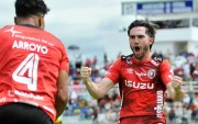 Emiliano Griffa (d) festeja uno de los goles con Leones en la LigaPro 2026.