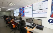 El nuevo centro de monitoreo vigilará recorridos, horarios y velocidad de los buses, mientras transportistas analizan cómo financiar la modernización exigida oficialmente.