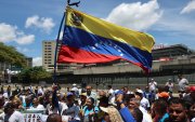 Personas se manifiestan este sábado para exigir que sea público el diálogo que comienza hoy entre el chavismo y un grupo opositor y que impulsa Estados Unidos, del que se desconocen detalles clave.