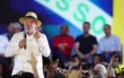 El presidente de Brasil, Luiz Inácio Lula da Silva, reacciona en la convención nacional del Partido de los Trabajadores de Brasil (PT) , en Sao Paulo (Brasil).