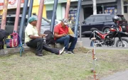 Los trabajadores informales, rurales y quienes realizan actividades al aire libre figuran entre los grupos más expuestos, según la OIT.