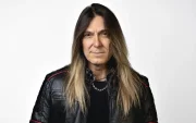 Edu tiene una vasta discografía, en solitario y con grupos como Angra, Almah y Symbols.
